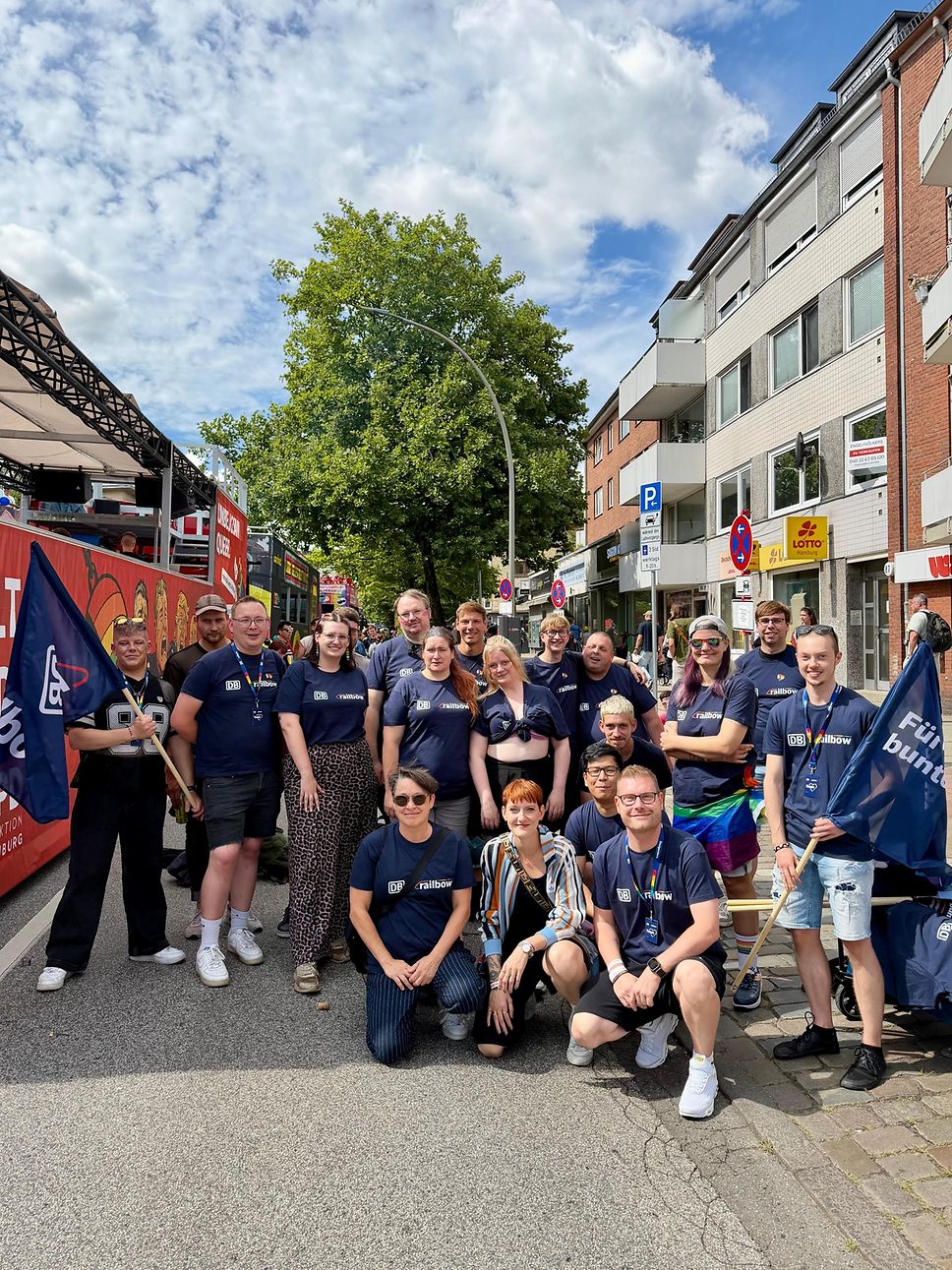railbow und Queerbeauftragte Sophie Koch beim CSD Hamburg 2026